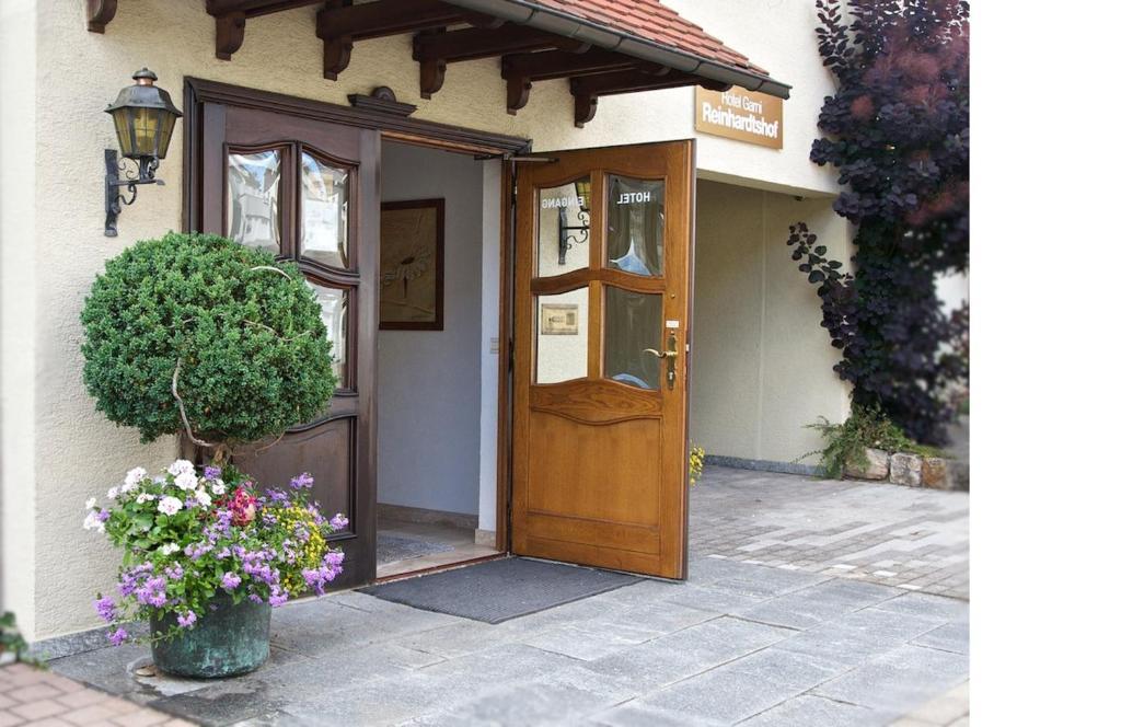 Hotel Reinhardtshof Garni Wolfschlugen Buitenkant foto